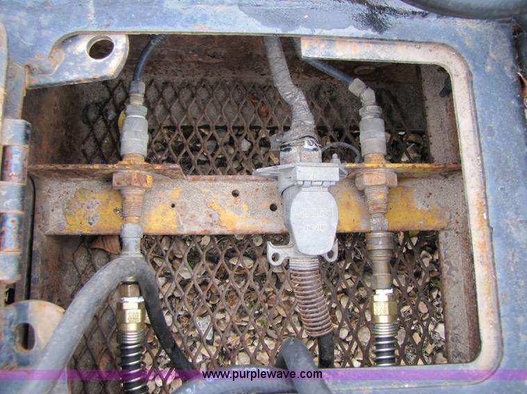 image for item B2022 1985 Hobbs 35 ton 48' extendable double drop deck trailer