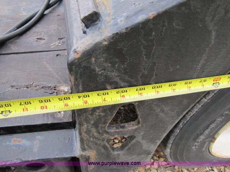 image for item B2022 1985 Hobbs 35 ton 48' extendable double drop deck trailer