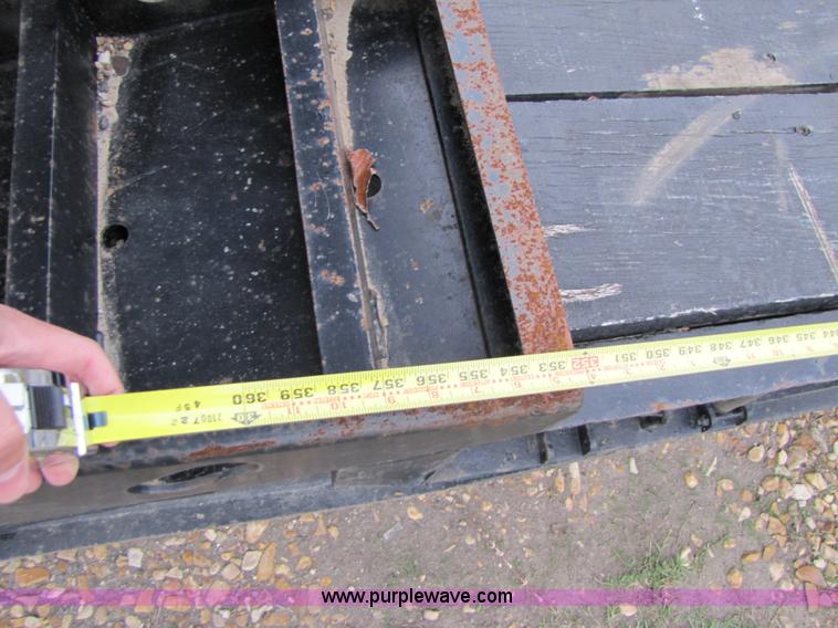 image for item B2022 1985 Hobbs 35 ton 48' extendable double drop deck trailer