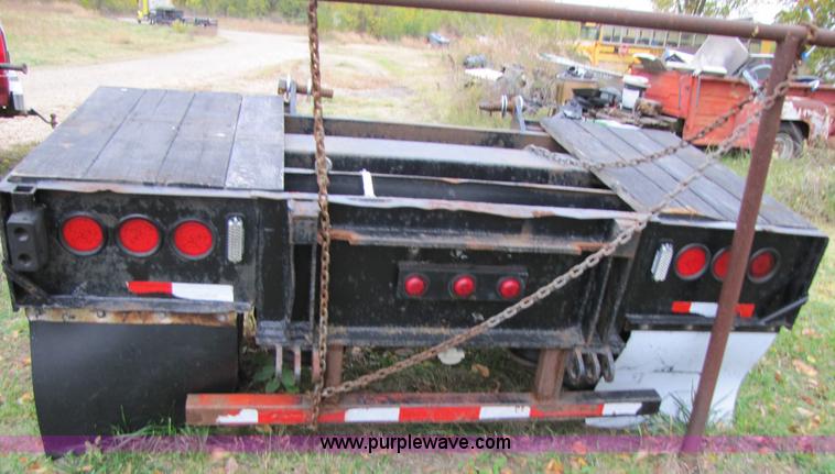 image for item B2022 1985 Hobbs 35 ton 48' extendable double drop deck trailer