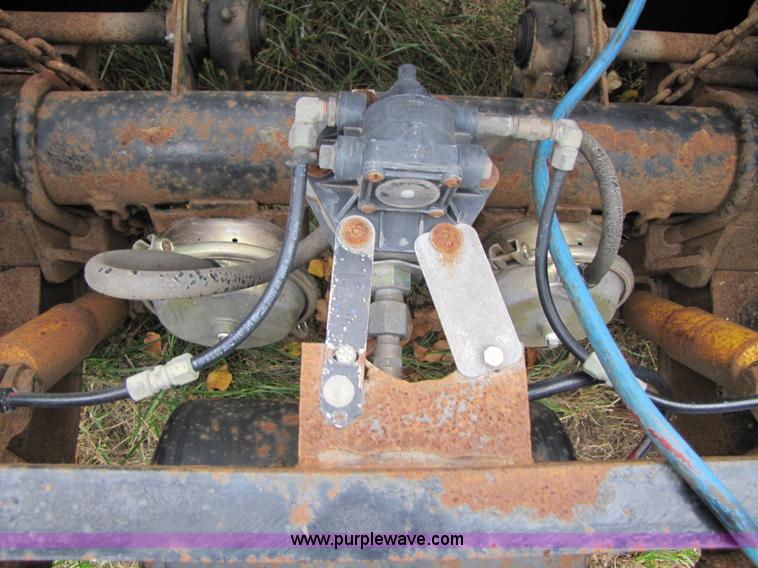 image for item B2022 1985 Hobbs 35 ton 48' extendable double drop deck trailer