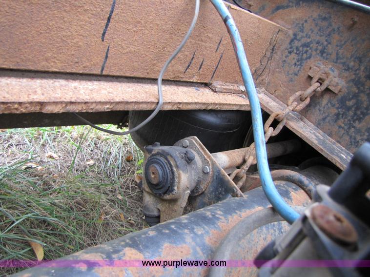 image for item B2022 1985 Hobbs 35 ton 48' extendable double drop deck trailer