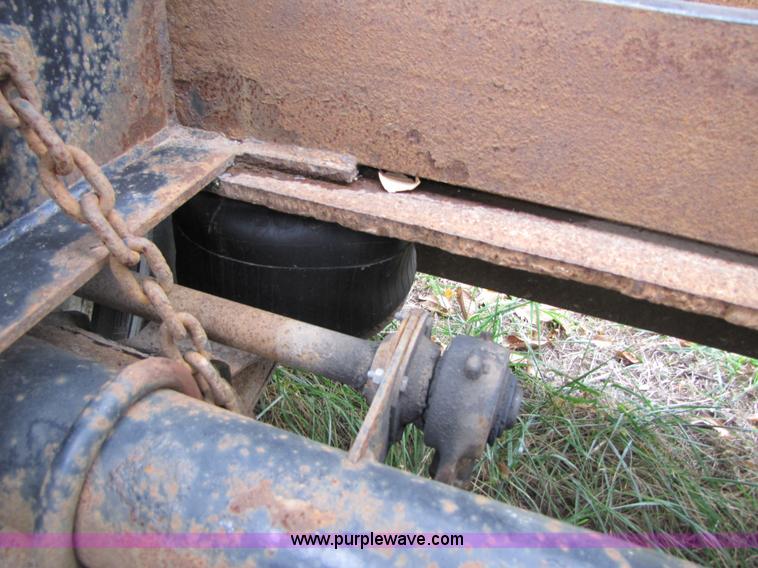 image for item B2022 1985 Hobbs 35 ton 48' extendable double drop deck trailer