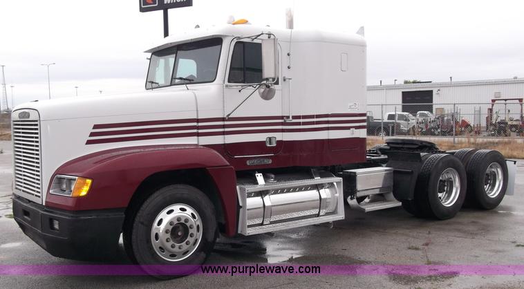 image for item B5026 1996 Freightliner FLD120 semi truck
