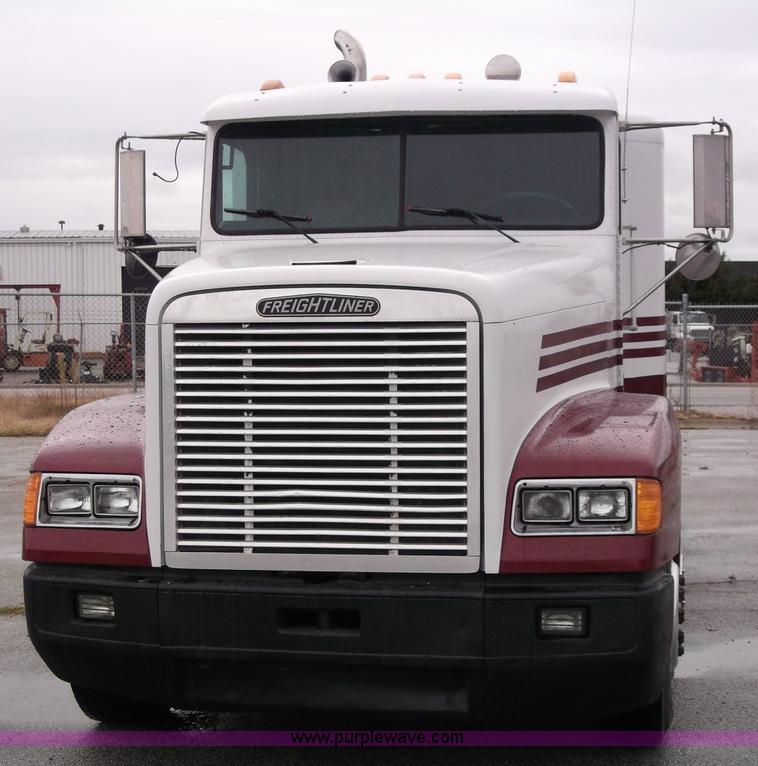 image for item B5026 1996 Freightliner FLD120 semi truck