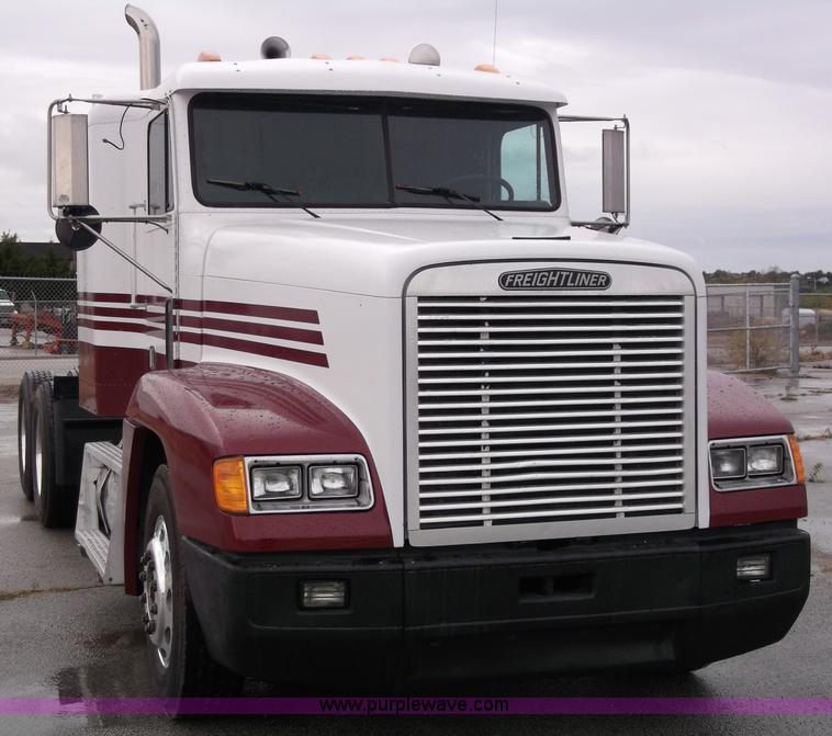 image for item B5026 1996 Freightliner FLD120 semi truck