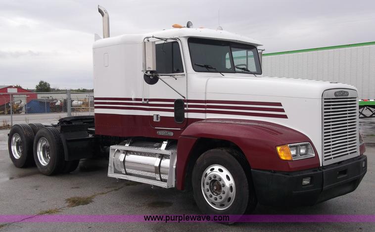 image for item B5026 1996 Freightliner FLD120 semi truck
