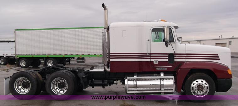 image for item B5026 1996 Freightliner FLD120 semi truck