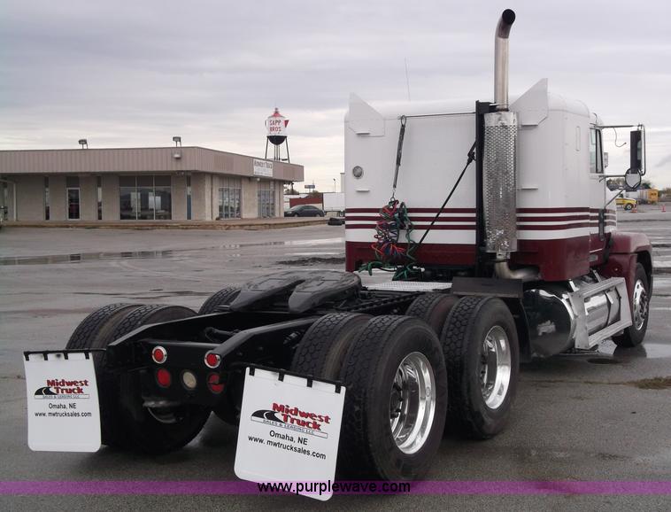 image for item B5026 1996 Freightliner FLD120 semi truck