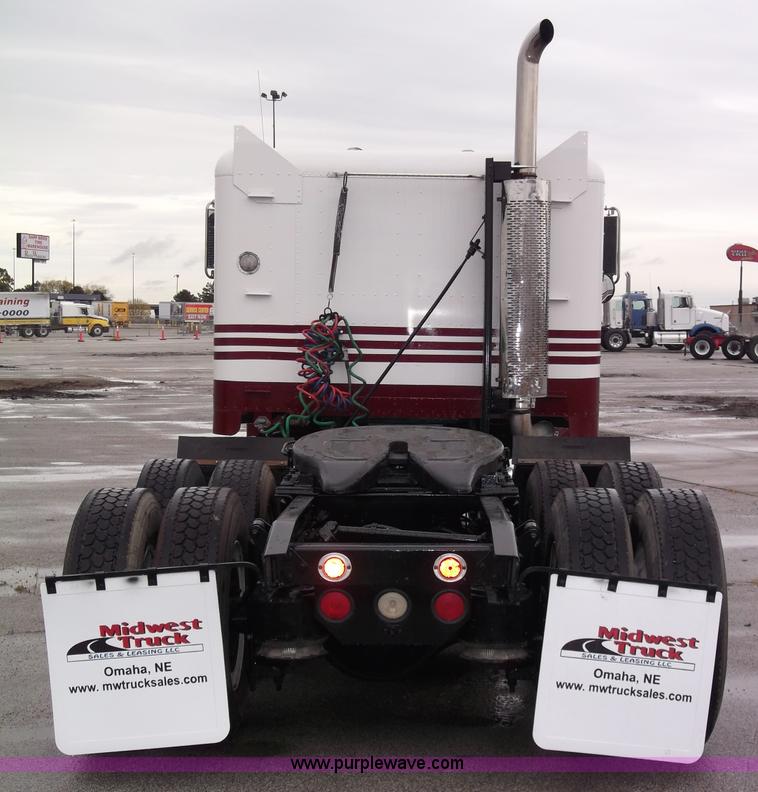 image for item B5026 1996 Freightliner FLD120 semi truck