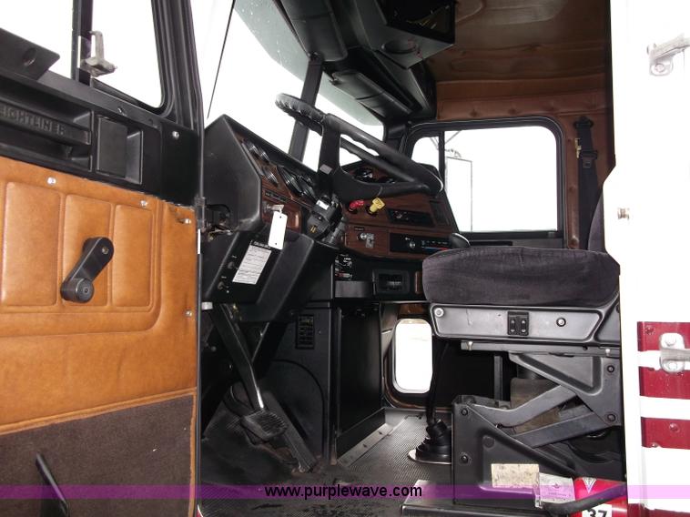 image for item B5026 1996 Freightliner FLD120 semi truck