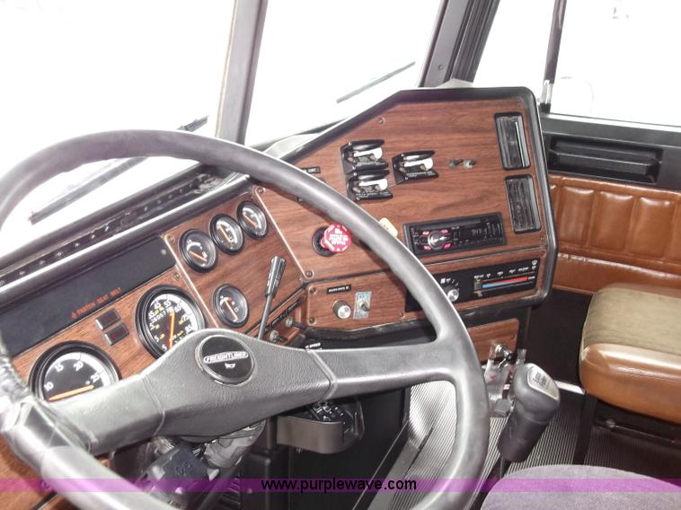 image for item B5026 1996 Freightliner FLD120 semi truck