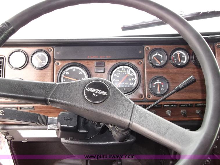 image for item B5026 1996 Freightliner FLD120 semi truck