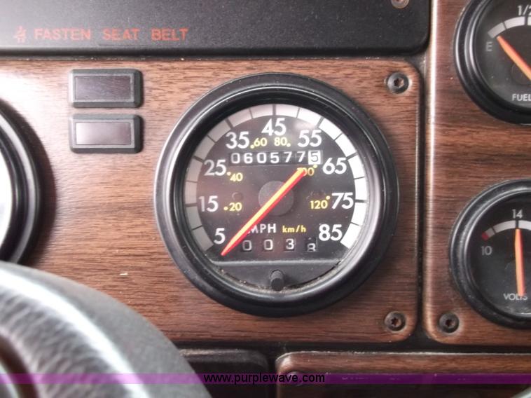 image for item B5026 1996 Freightliner FLD120 semi truck