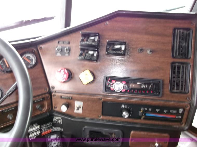 image for item B5026 1996 Freightliner FLD120 semi truck