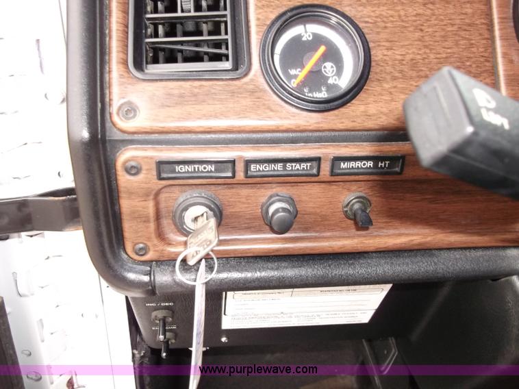 image for item B5026 1996 Freightliner FLD120 semi truck