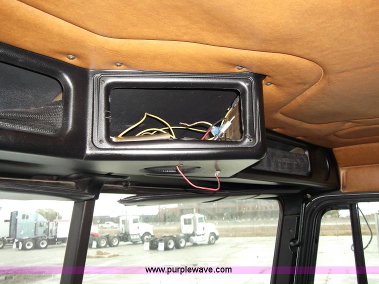 image for item B5026 1996 Freightliner FLD120 semi truck