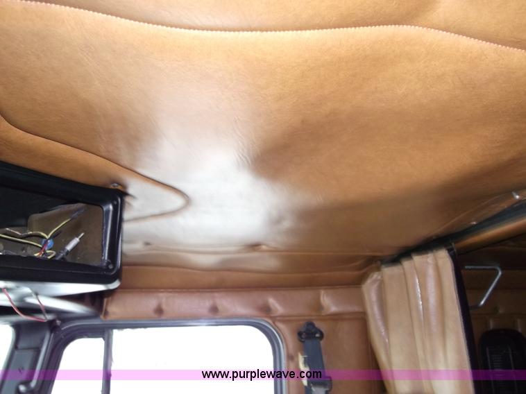 image for item B5026 1996 Freightliner FLD120 semi truck