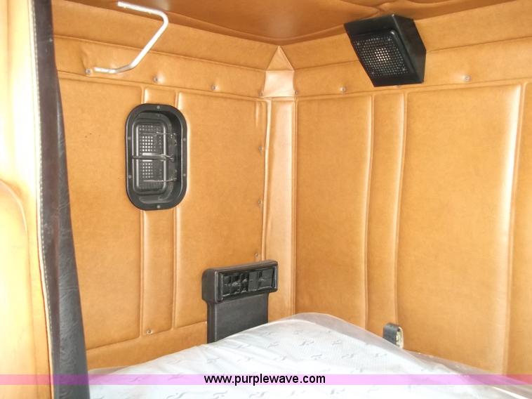 image for item B5026 1996 Freightliner FLD120 semi truck