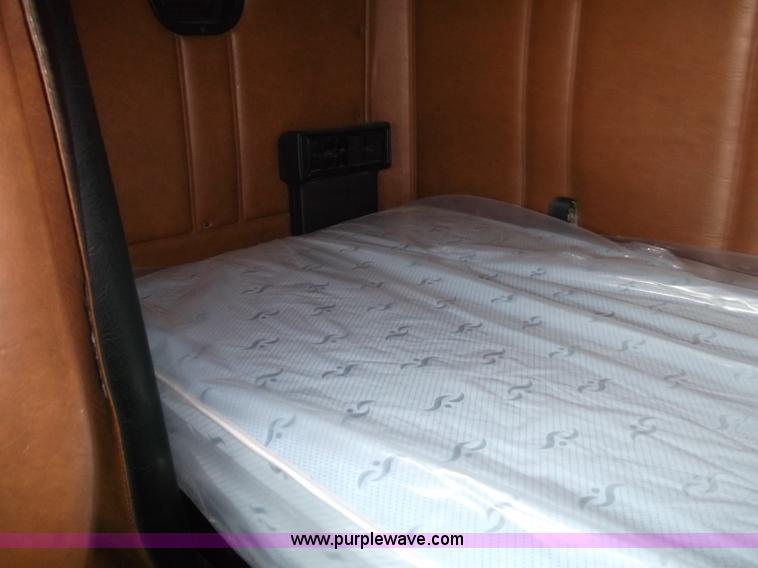 image for item B5026 1996 Freightliner FLD120 semi truck