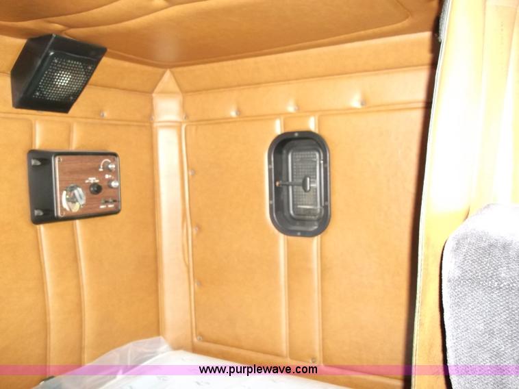 image for item B5026 1996 Freightliner FLD120 semi truck