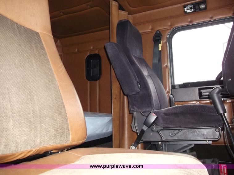 image for item B5026 1996 Freightliner FLD120 semi truck