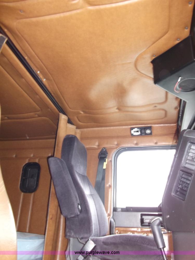 image for item B5026 1996 Freightliner FLD120 semi truck