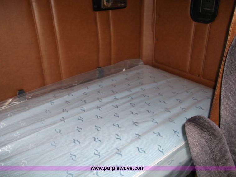 image for item B5026 1996 Freightliner FLD120 semi truck