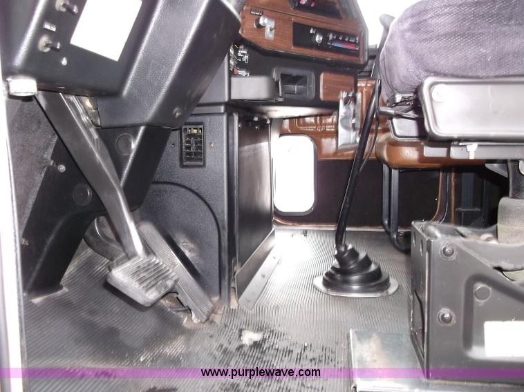 image for item B5026 1996 Freightliner FLD120 semi truck