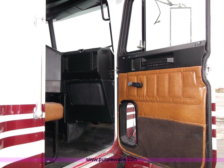 image for item B5026 1996 Freightliner FLD120 semi truck