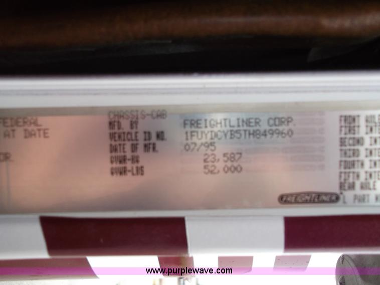 image for item B5026 1996 Freightliner FLD120 semi truck