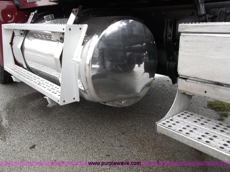 image for item B5026 1996 Freightliner FLD120 semi truck