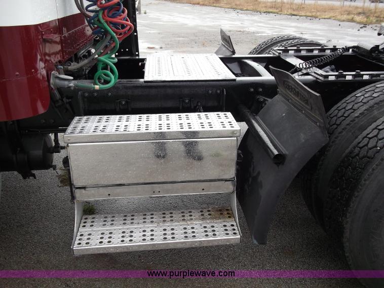 image for item B5026 1996 Freightliner FLD120 semi truck