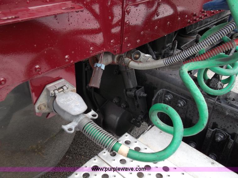 image for item B5026 1996 Freightliner FLD120 semi truck