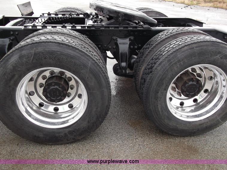 image for item B5026 1996 Freightliner FLD120 semi truck