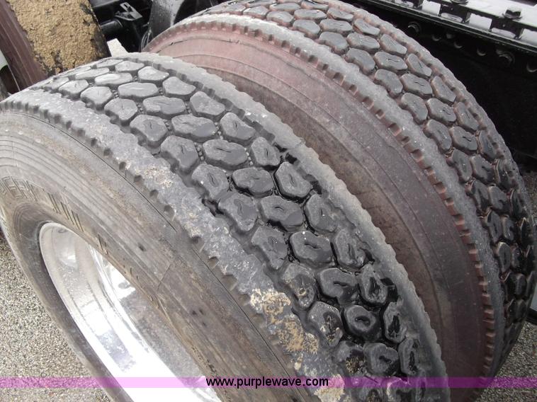 image for item B5026 1996 Freightliner FLD120 semi truck