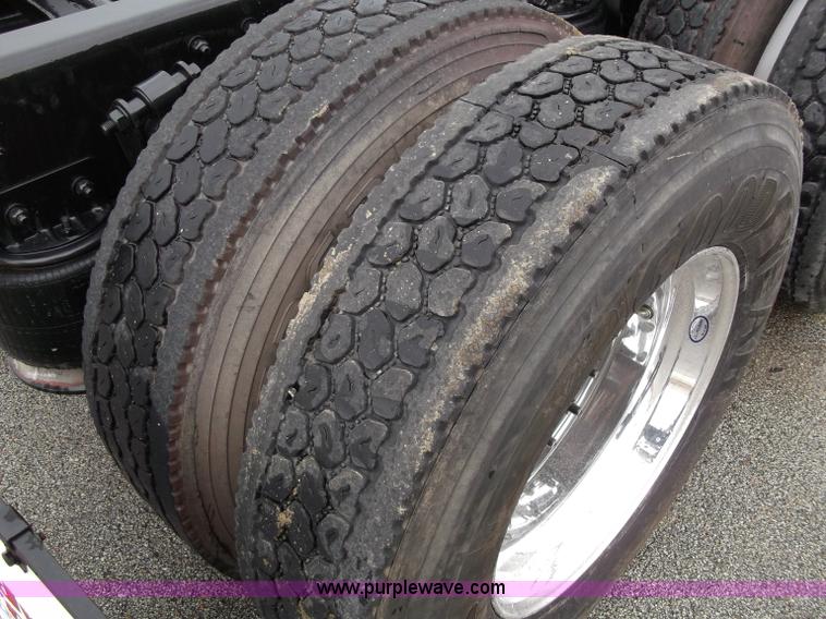 image for item B5026 1996 Freightliner FLD120 semi truck