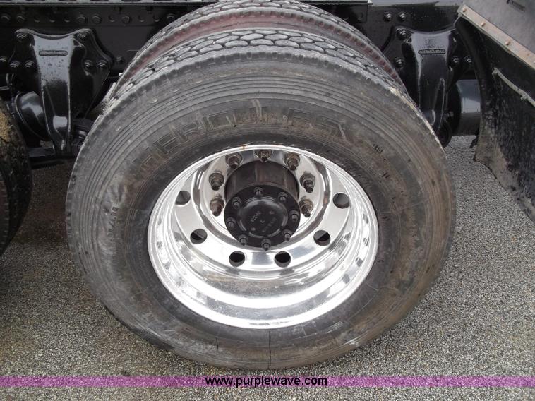 image for item B5026 1996 Freightliner FLD120 semi truck