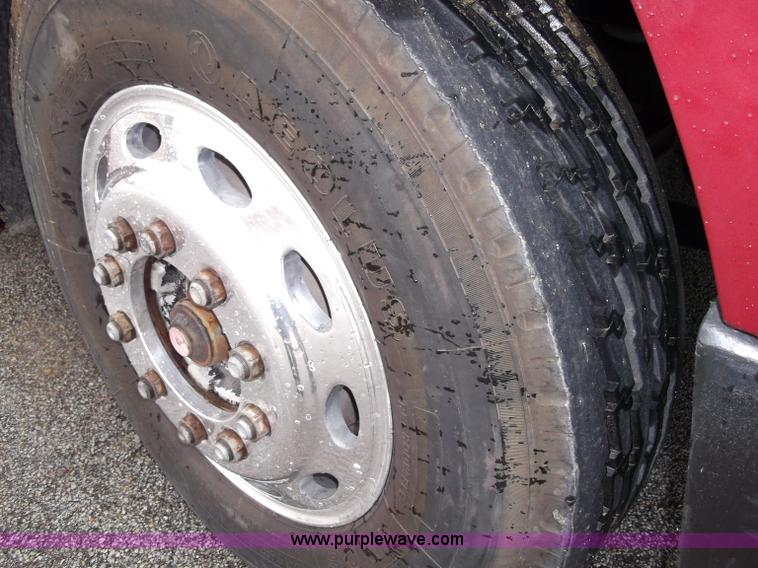 image for item B5026 1996 Freightliner FLD120 semi truck