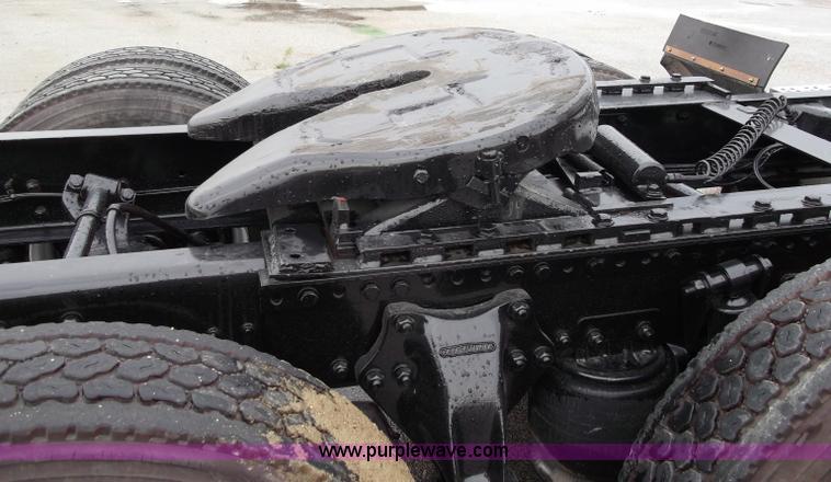 image for item B5026 1996 Freightliner FLD120 semi truck