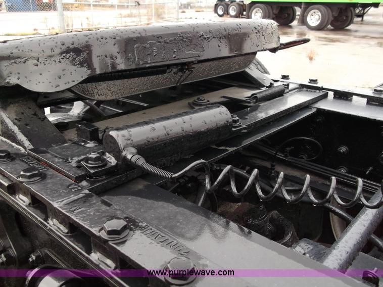 image for item B5026 1996 Freightliner FLD120 semi truck