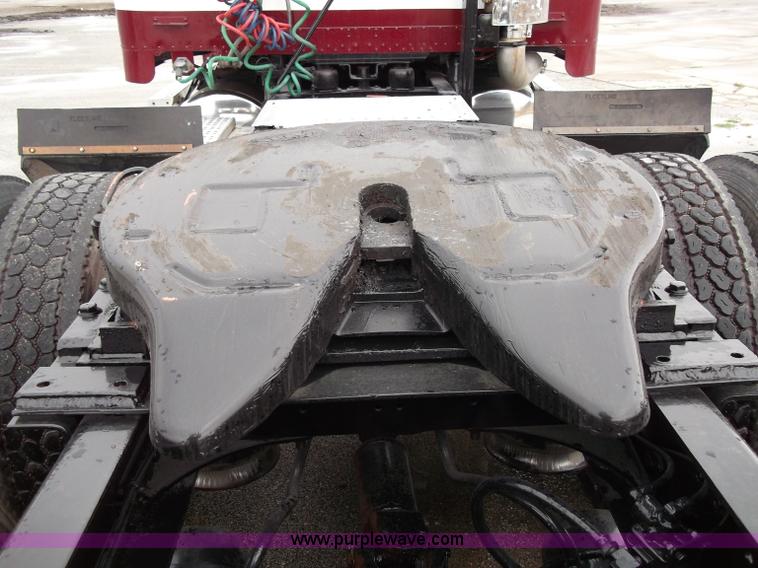 image for item B5026 1996 Freightliner FLD120 semi truck