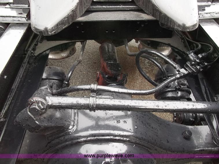 image for item B5026 1996 Freightliner FLD120 semi truck