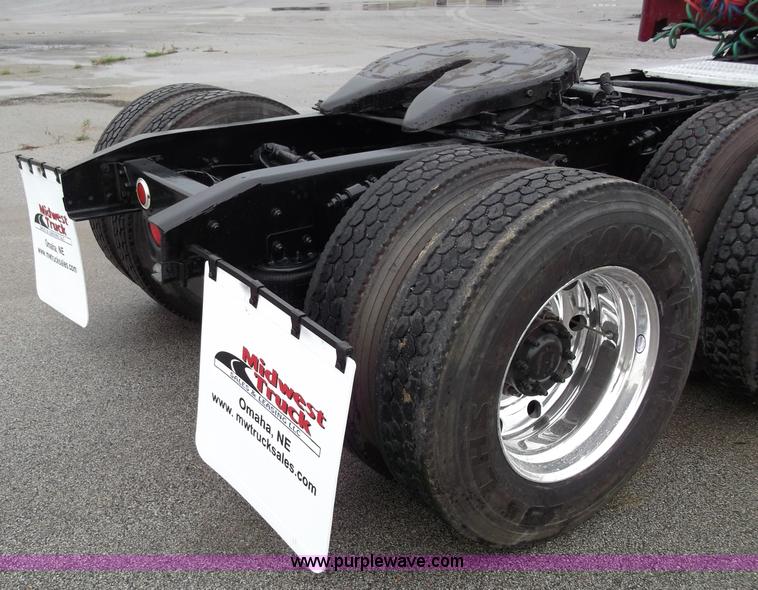 image for item B5026 1996 Freightliner FLD120 semi truck