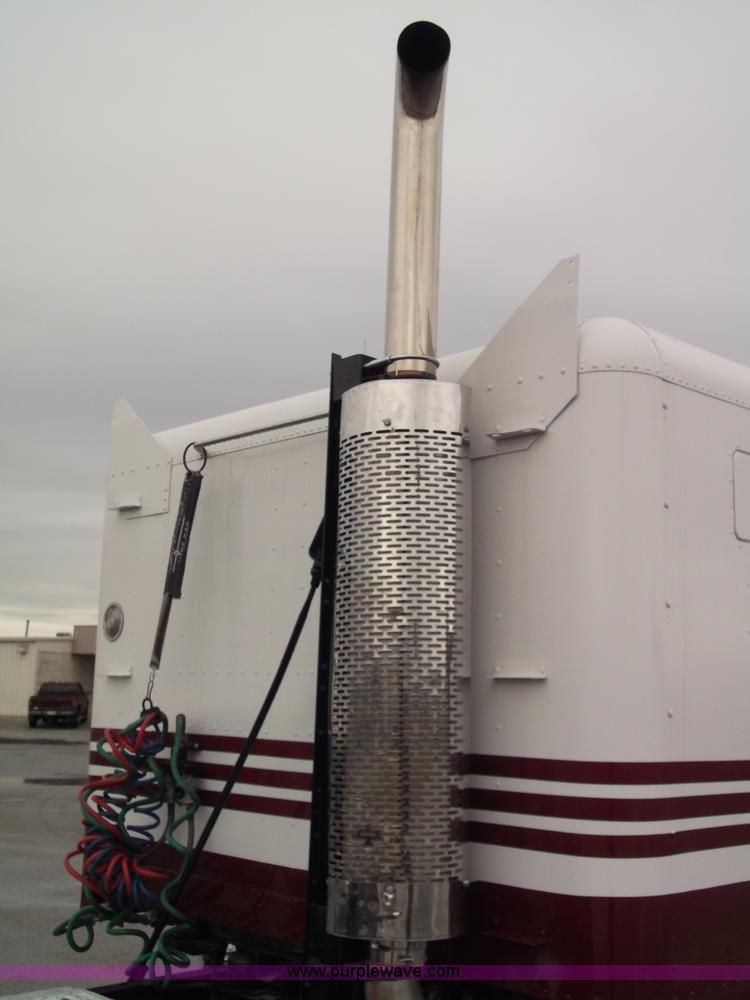 image for item B5026 1996 Freightliner FLD120 semi truck