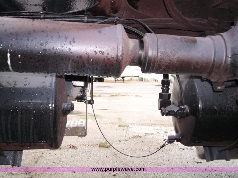 image for item B5026 1996 Freightliner FLD120 semi truck