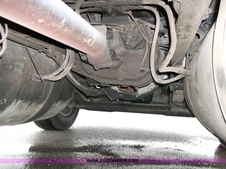 image for item B5026 1996 Freightliner FLD120 semi truck