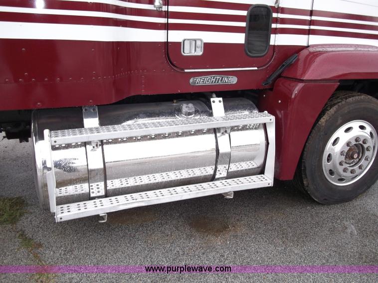 image for item B5026 1996 Freightliner FLD120 semi truck