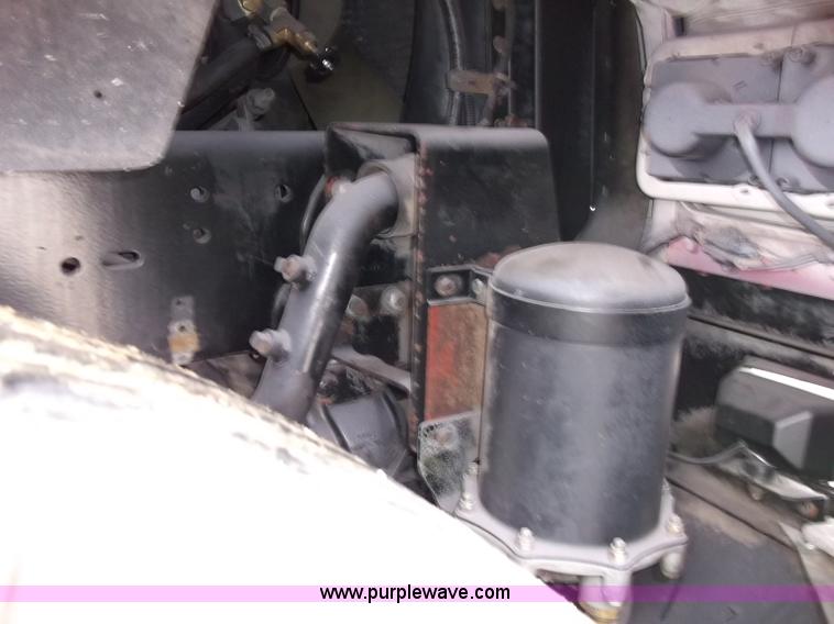 image for item B5026 1996 Freightliner FLD120 semi truck