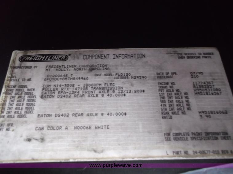 image for item B5026 1996 Freightliner FLD120 semi truck